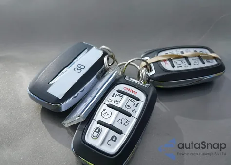 2023 Chrysler Voyager Lx z USA, uszkodzony, nr VIN 2C4RC1CG4PR525303